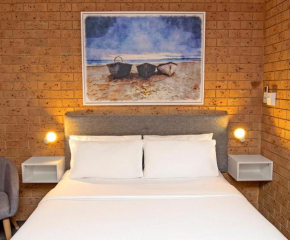 Отель Coast Inn Motel  Баллина